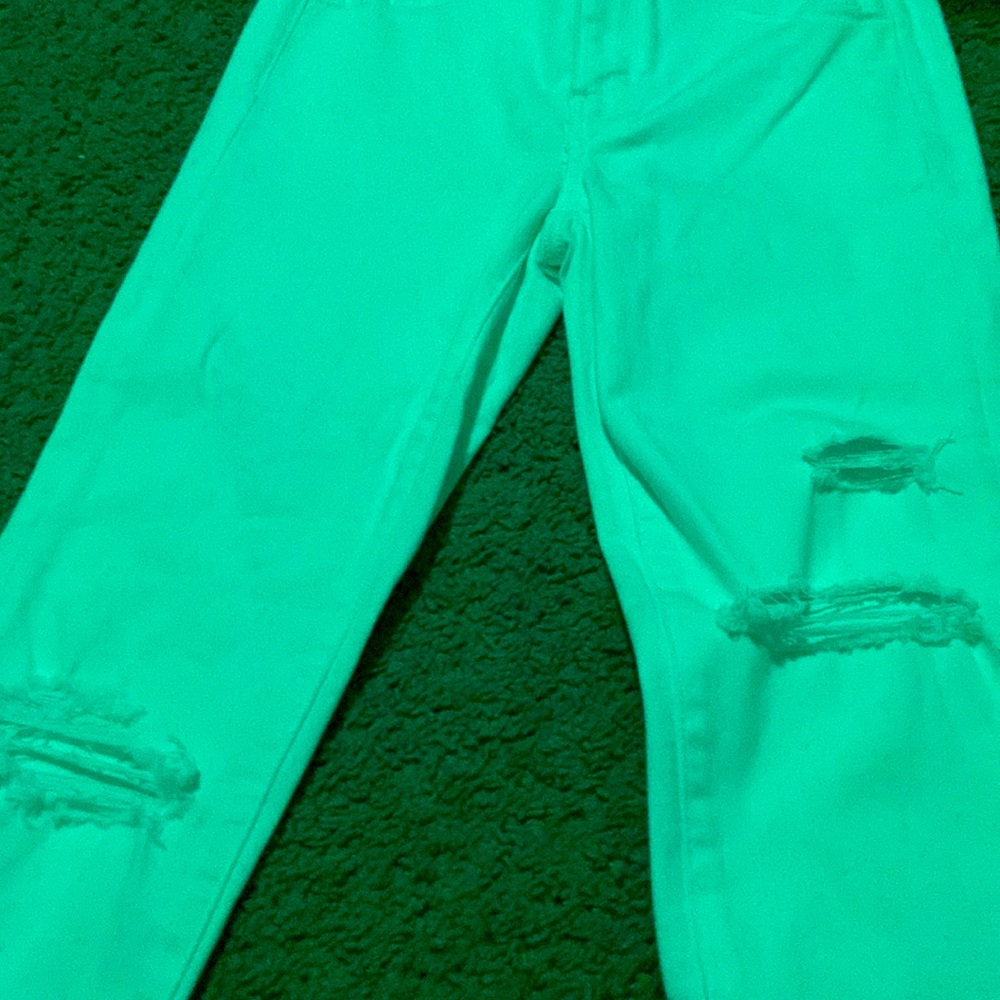 White ripped jeans from American Eagle size 4